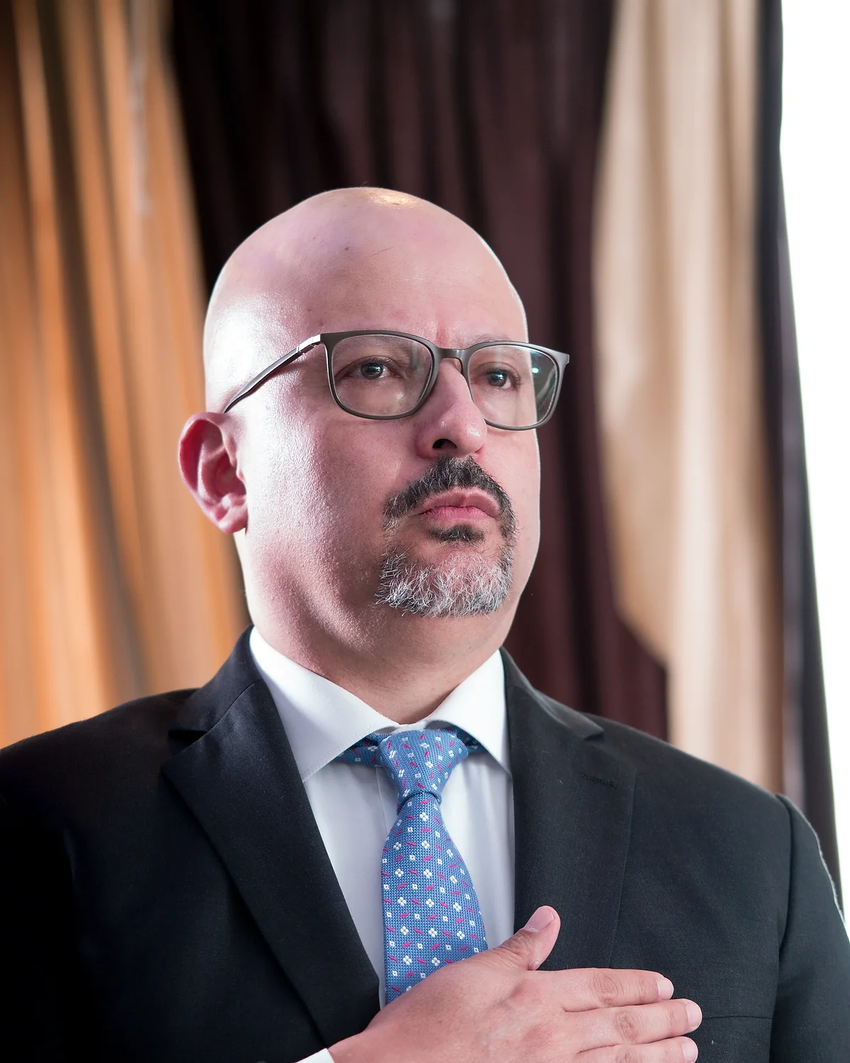 Retrato de Mag. Alexander Gómez